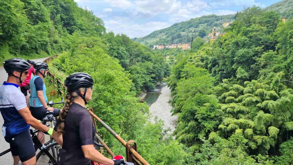 wielrenners in Noord-Toscane