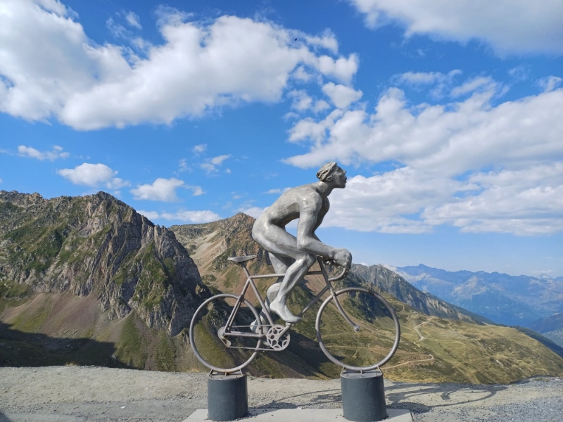 standbeeld fietser Tourmalet Franse Pyreneeën